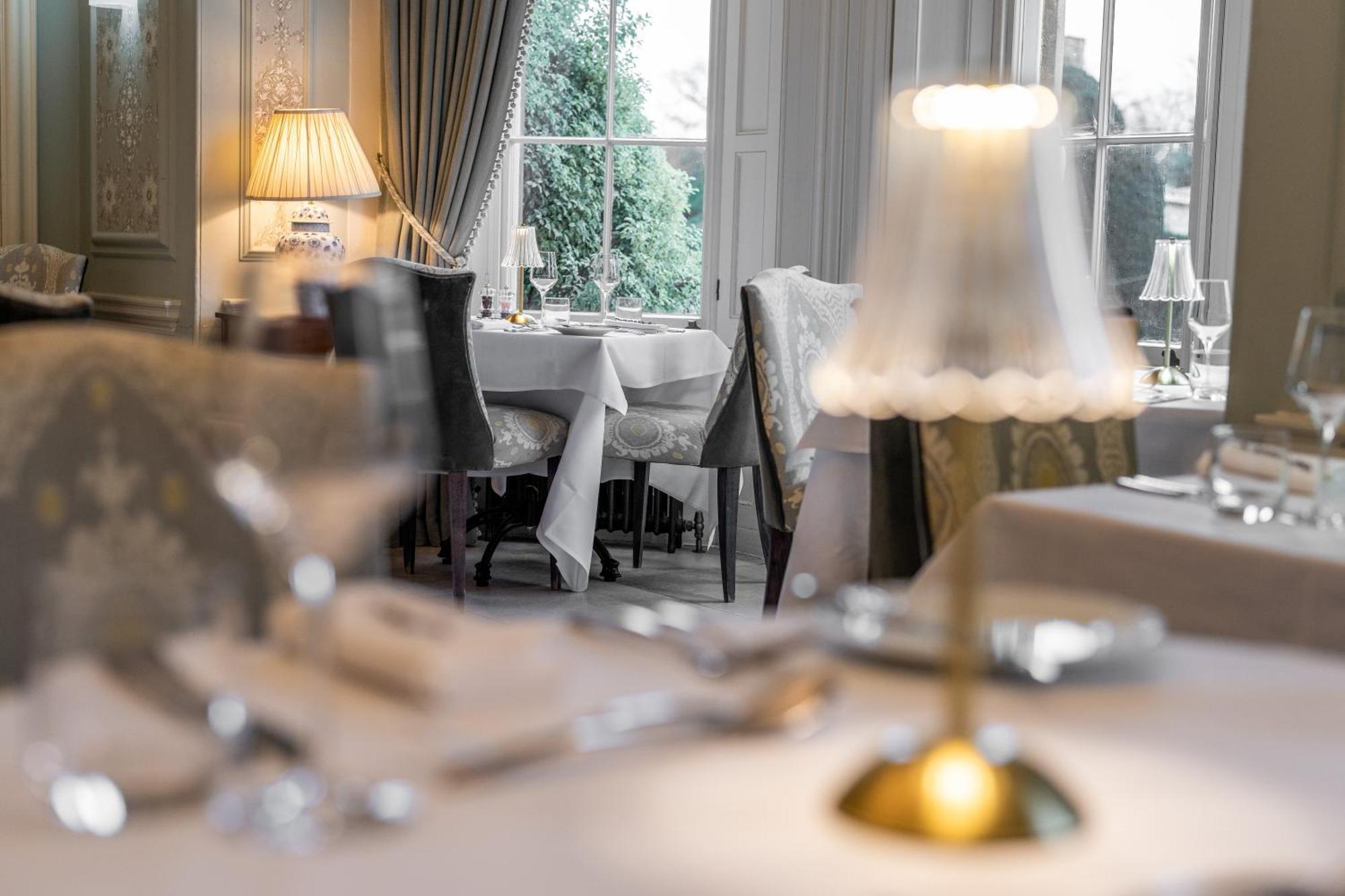 Weston Manor Hotel Eksteriør bilde
