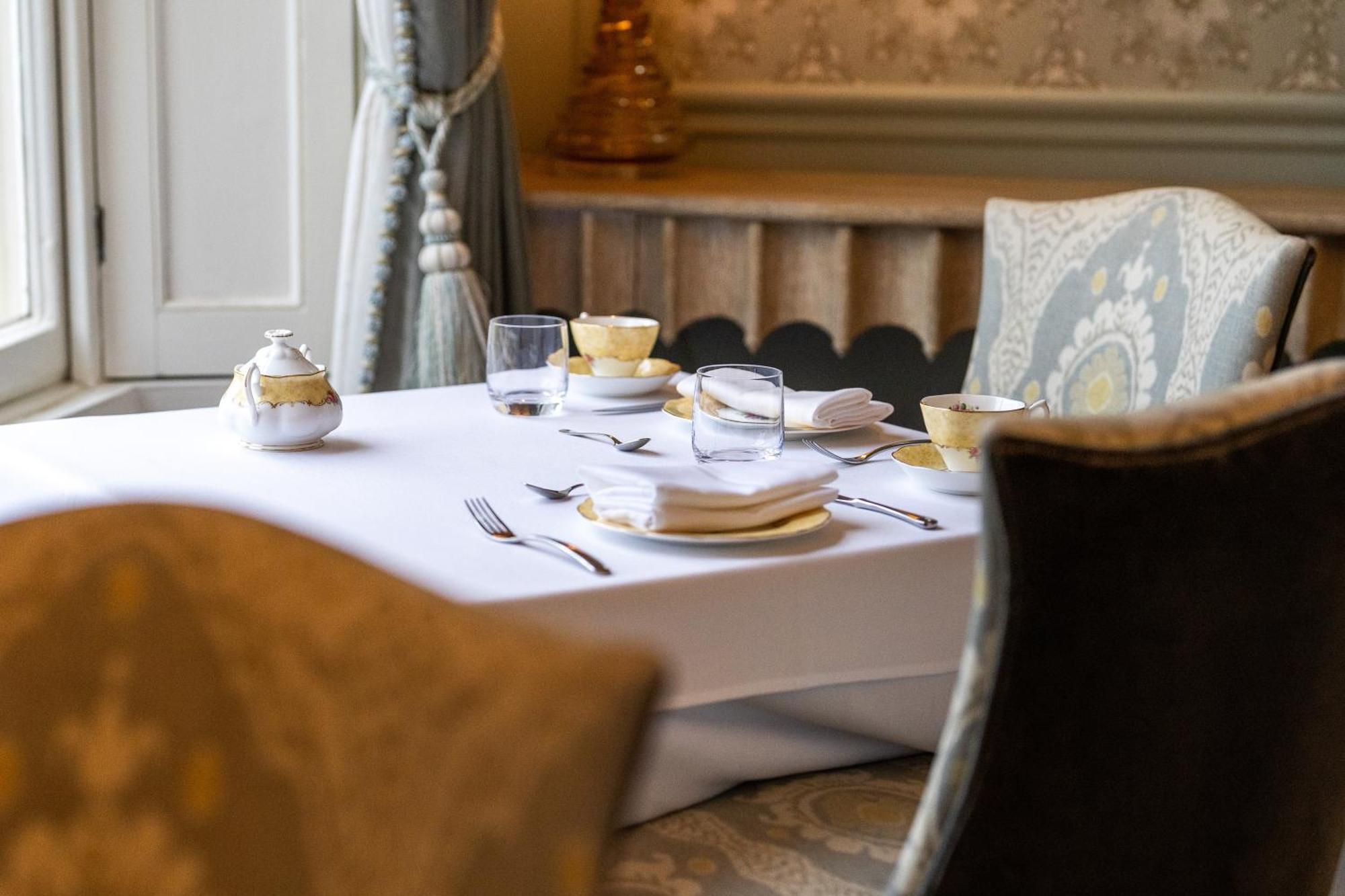 Weston Manor Hotel Eksteriør bilde